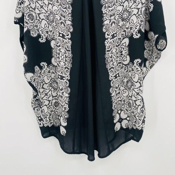 Carmen Marc Valvo Size Medium Black & White Printed V Neck Kimono Style Blouse - Picture 8 of 9